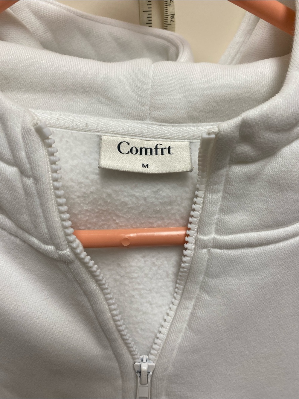 Comfrt White Zip-Up sweatshirt Jacket size M